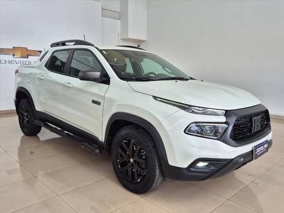 FIAT TORO 2.0 16V TURBO DIESEL ULTRA 4WD AT9 FIAT TORO 2.0 16V TURBO DIESEL ULTRA 4WD AT9
